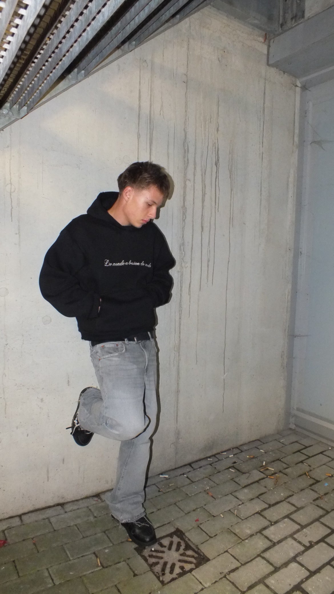 DISTRESSED HOODIE IN BLACK