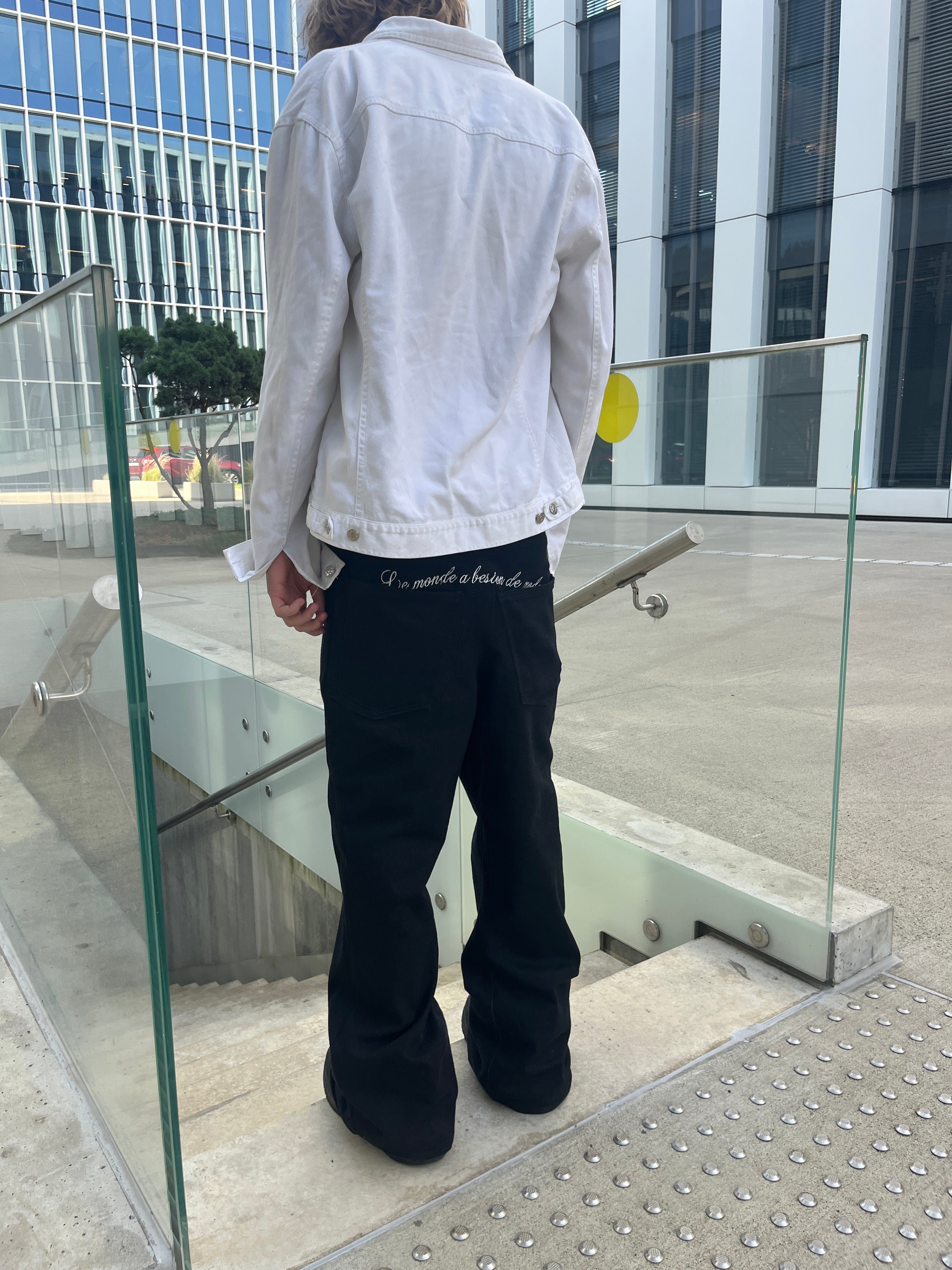 LOST TAPE FLARED DENIM